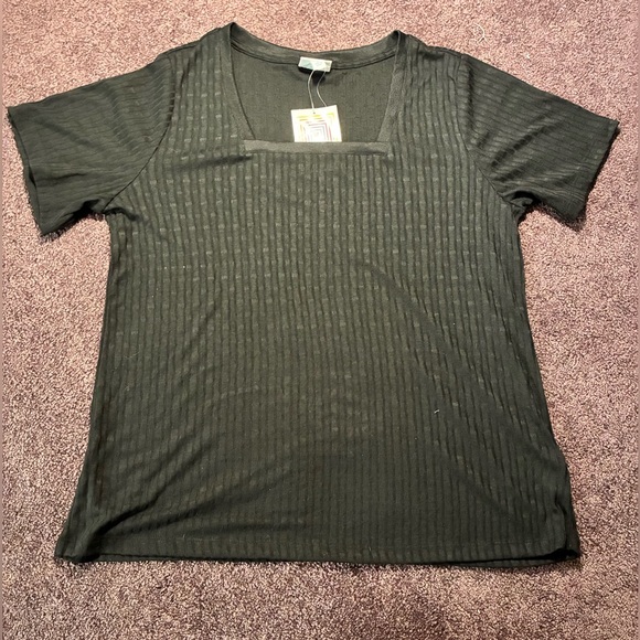 LuLaRoe Tops - LuLaRoe Black Textured Short Sleeve Top